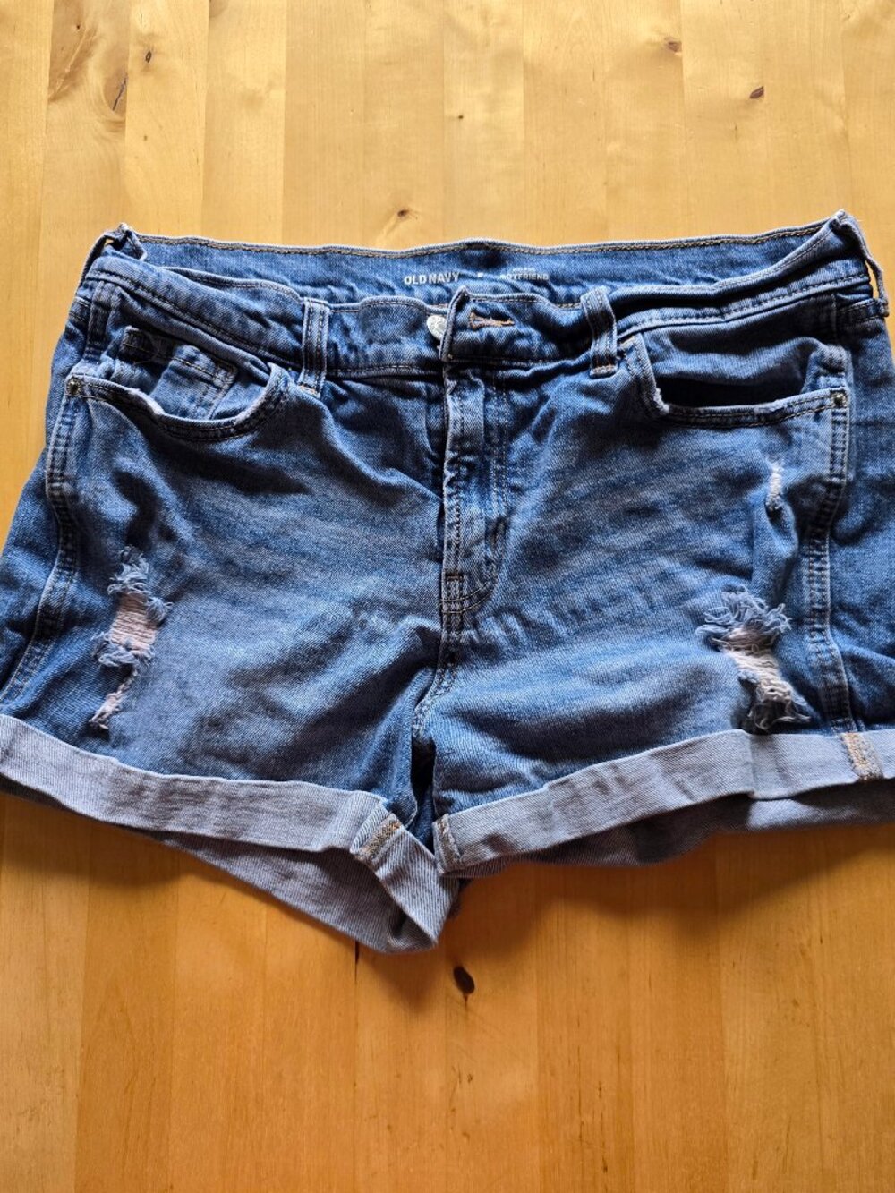 women's Old Navy jean shorts Mid Rise Distressed Sz 8 Boyfriend Cuff